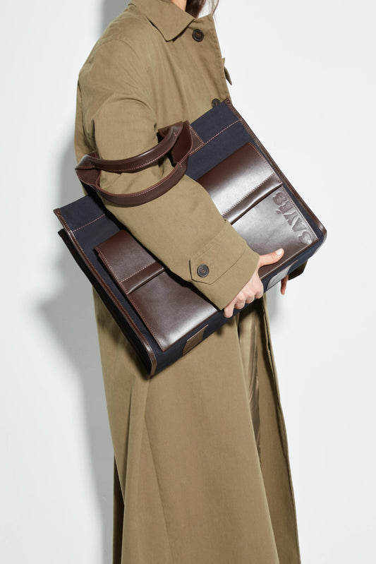 STITCHED POCKET MAXI TOTE IN NAVY AND BROWN