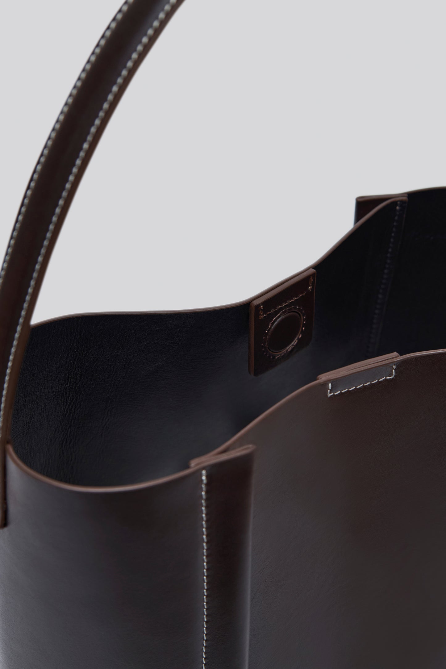 THE LARGE TOTE PLISSÉ DARK BROWN