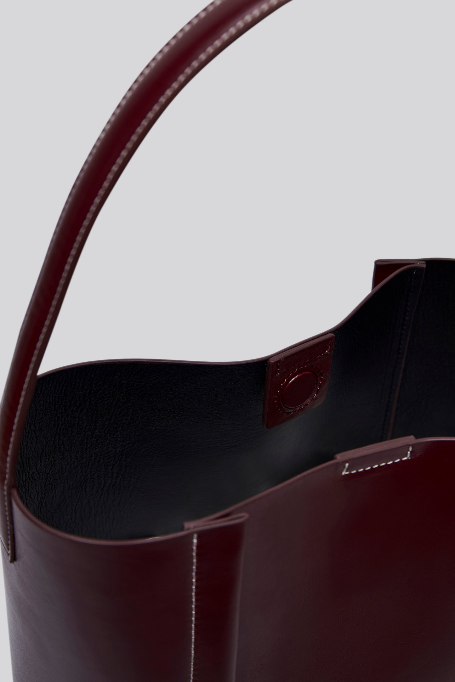 THE LARGE TOTE PLISSÉ BURGUNDY
