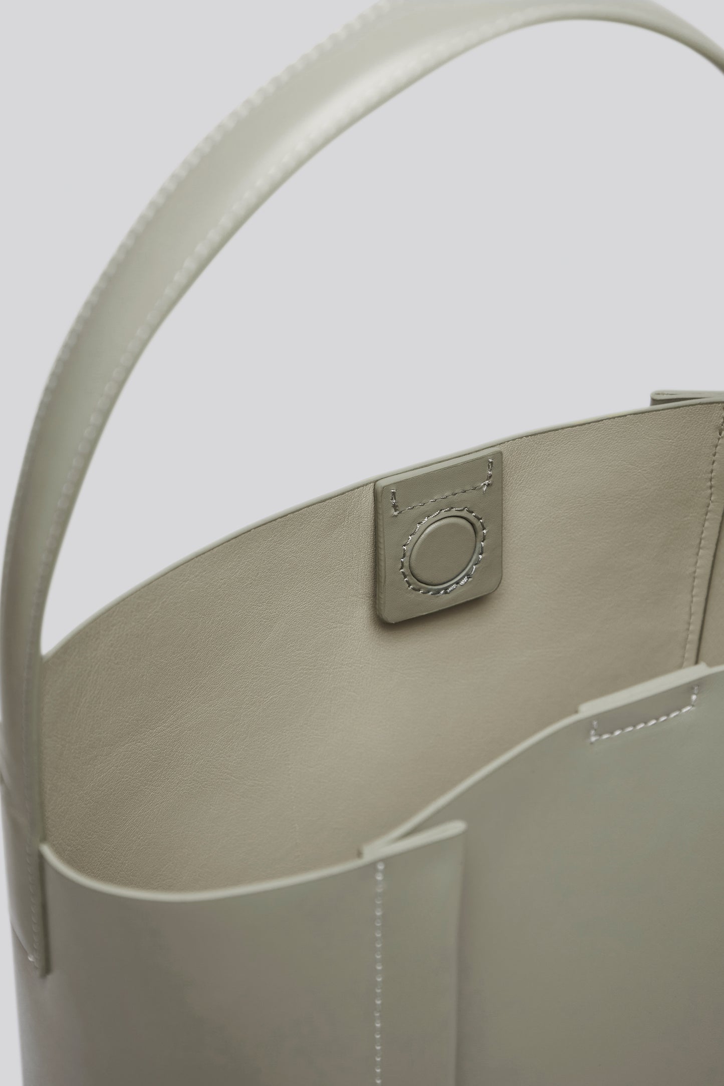 THE LARGE TOTE PLISSÉ DUSTY SAGE