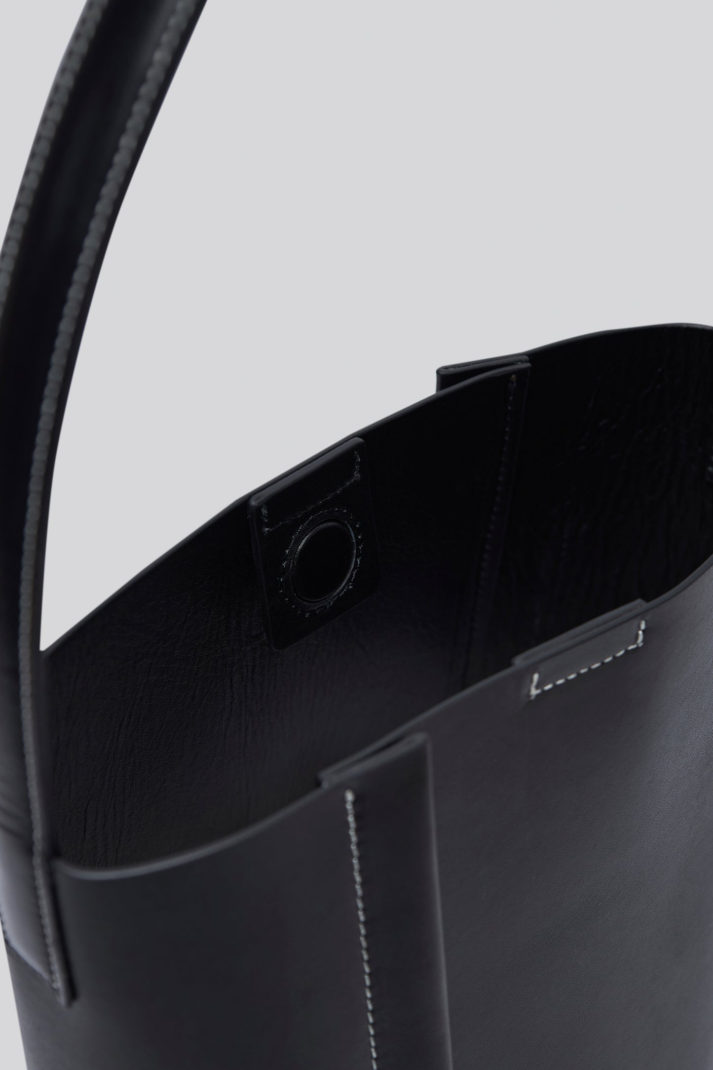 THE MEDIUM TOTE PLISSÉ BLACK