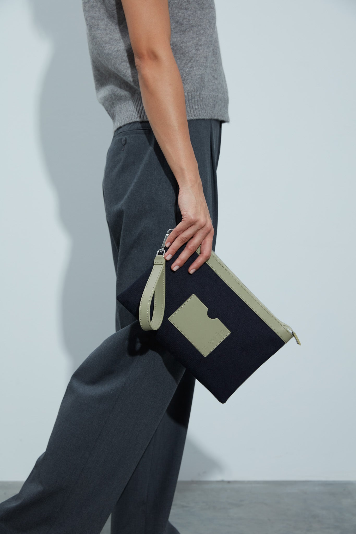 STITCHED CLUTCH IN NAVY AND OIL GREEN