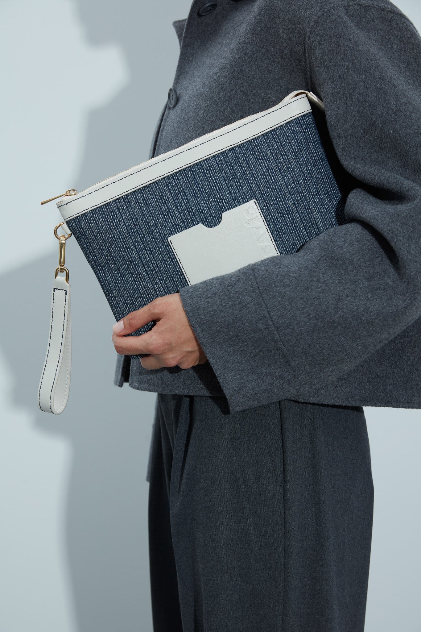 STITCHED CLUTCH IN MARINE AND OFF-WHITE