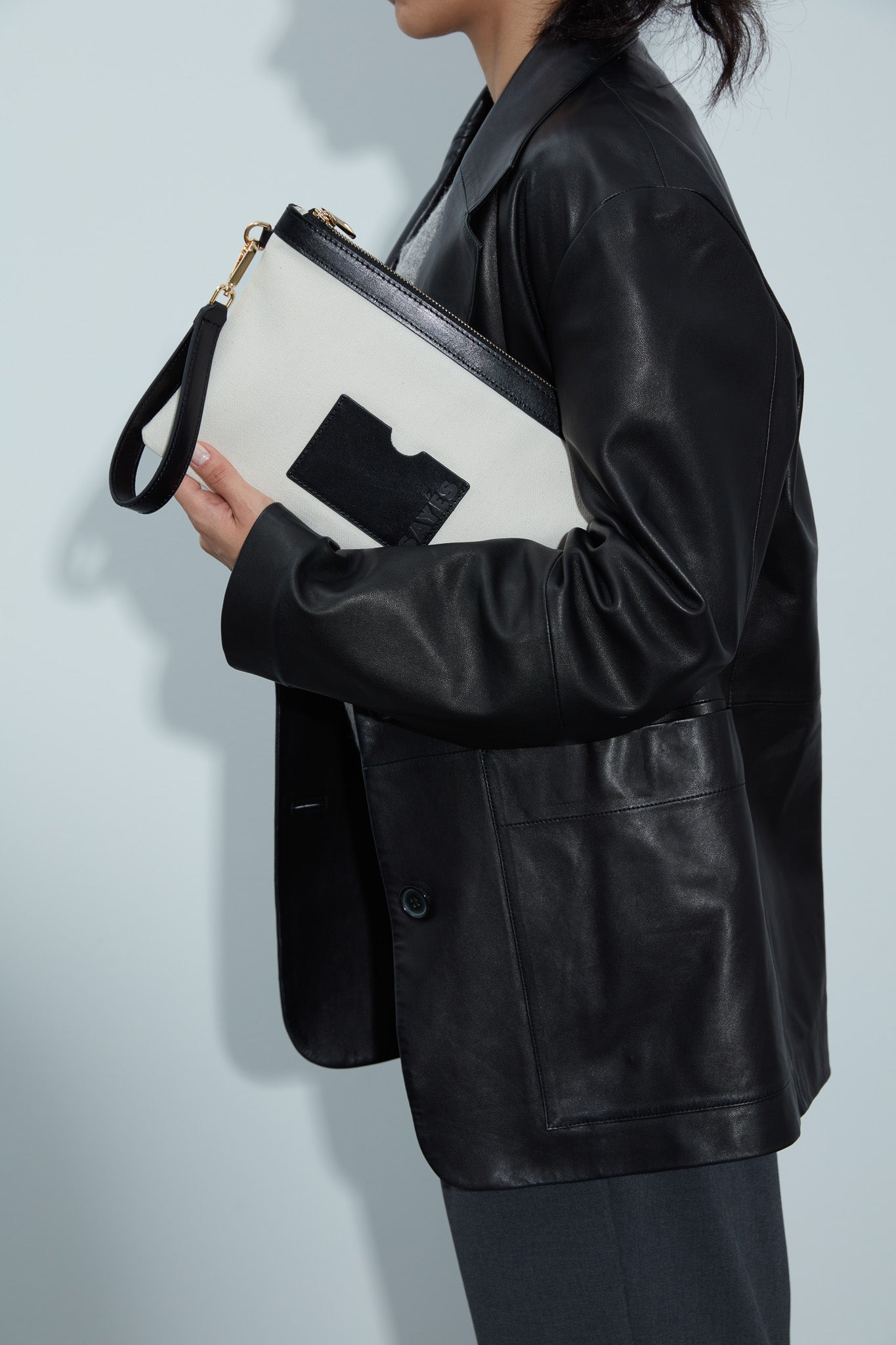 STITCHED CLUTCH IN WHITE AND BLACK
