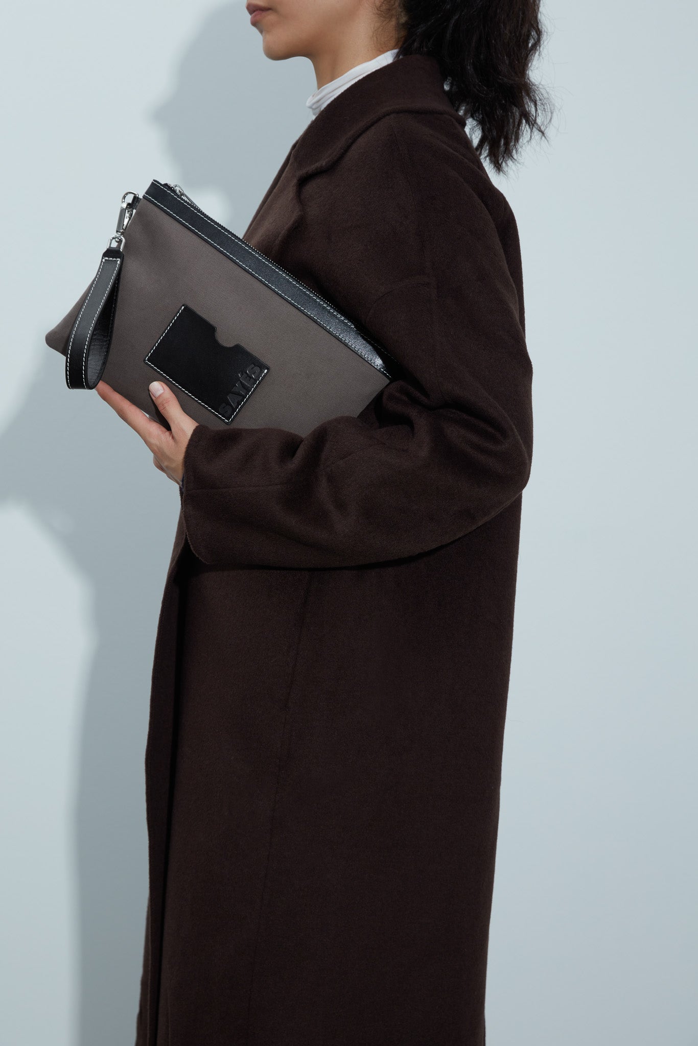 STITCHED CLUTCH IN MINK AND BLACK