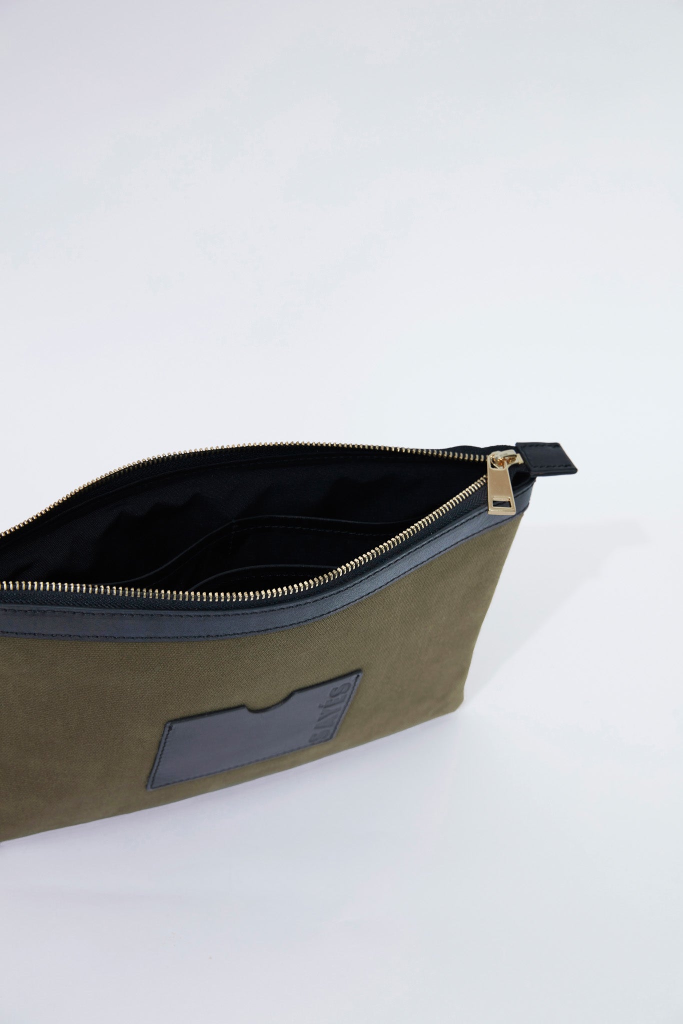 STITCHED CLUTCH IN KHAKI AND BLACK