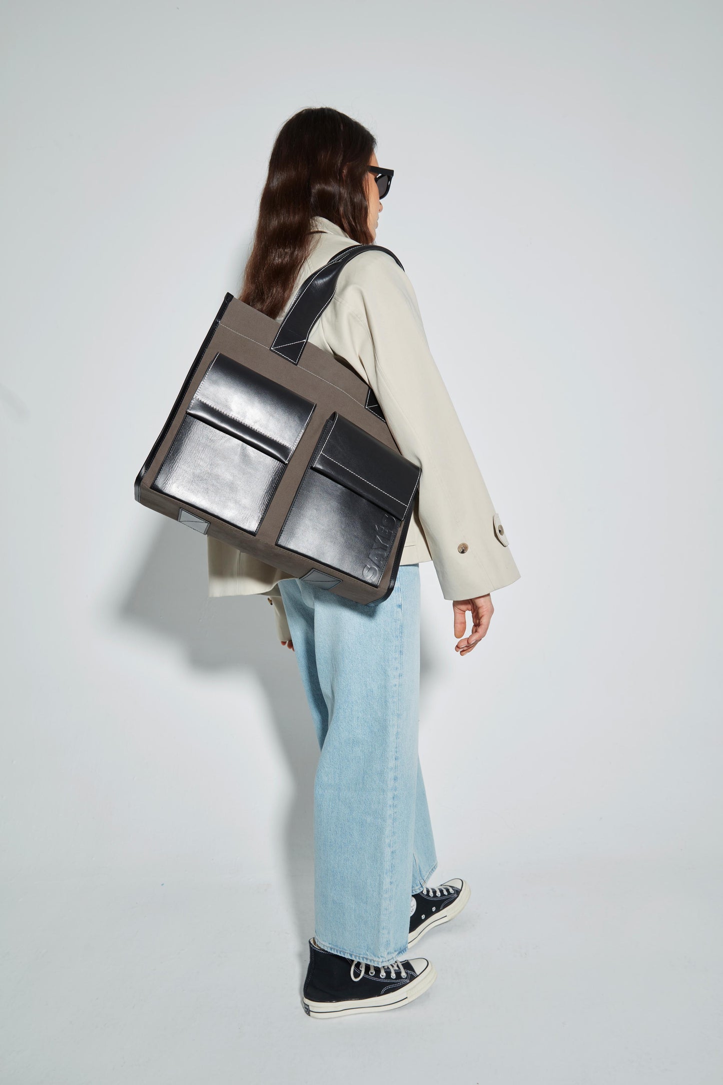 STITCHED POCKET MAXI TOTE BAG IN MINK AND BLACK