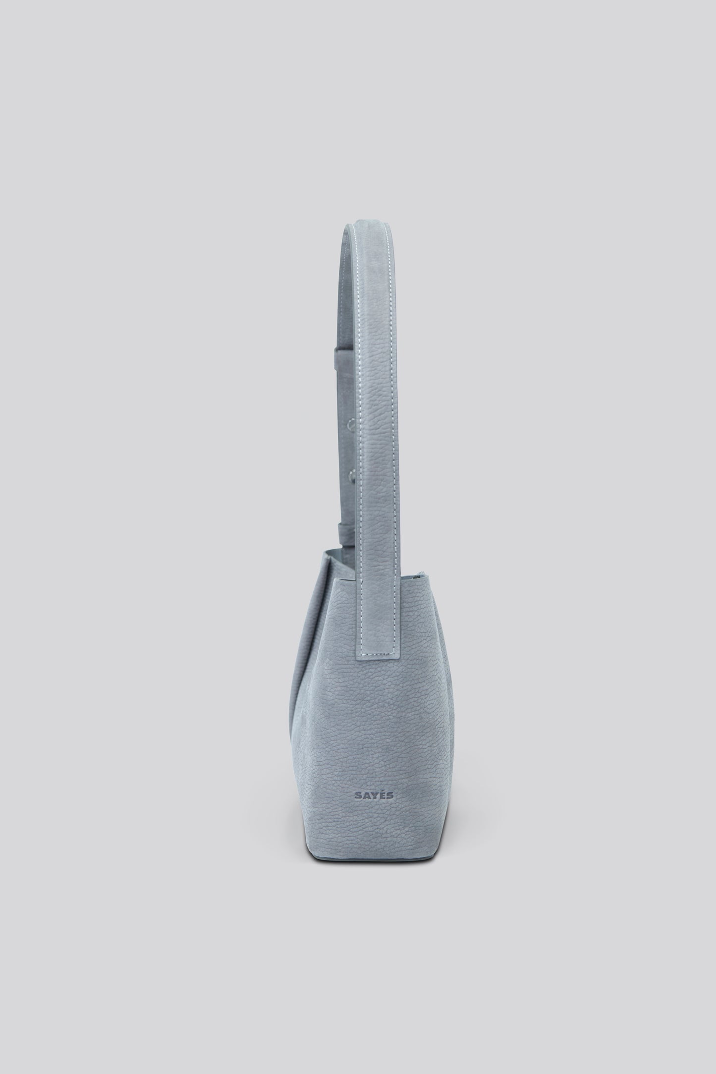THE TOTE PLISSÉ EAST-WEST CEMENT NUBUCK
