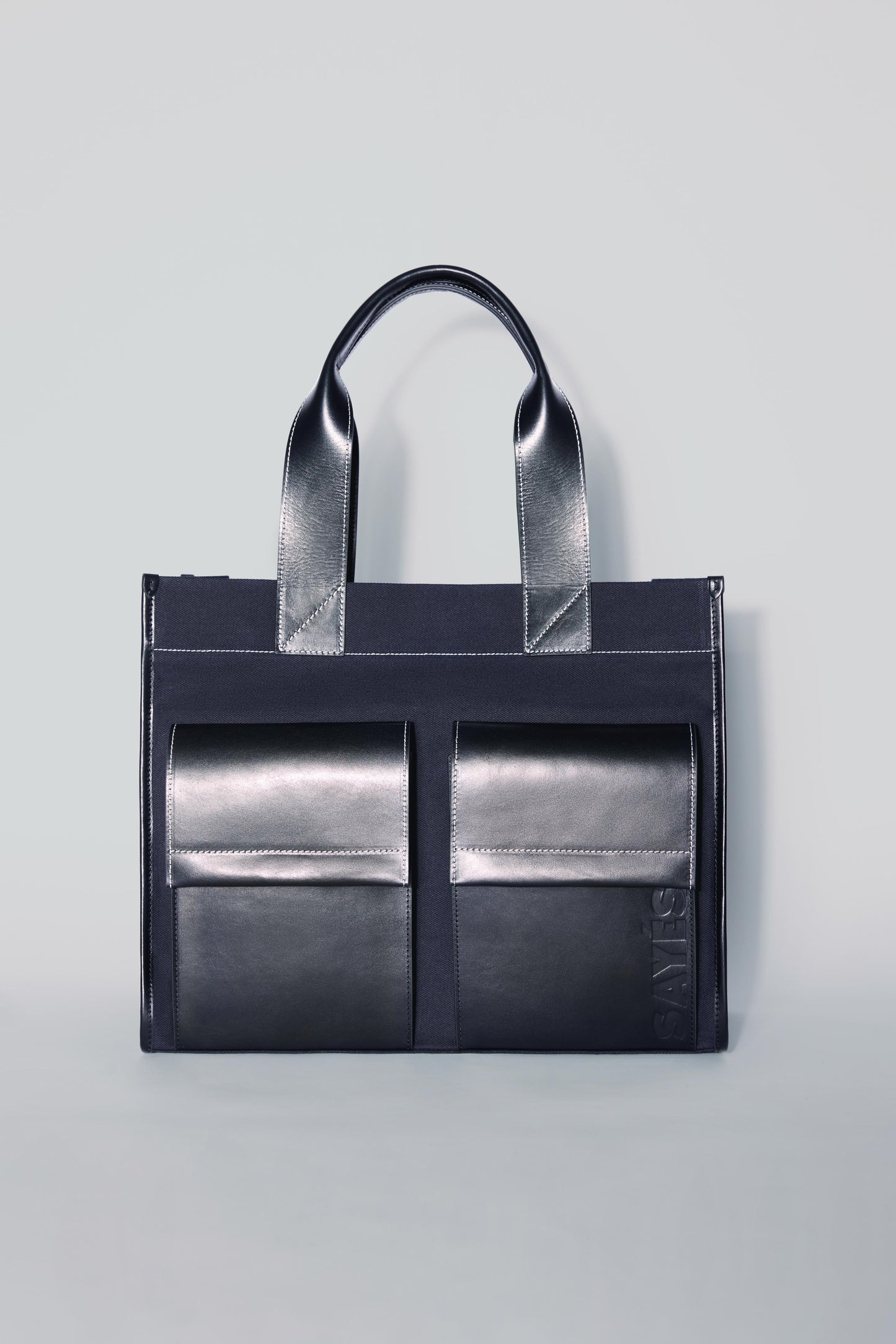 STITCHED POCKET MAXI TOTE IN NAVY AND BLACK
