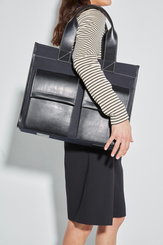 STITCHED POCKET MAXI TOTE IN NAVY AND BLACK