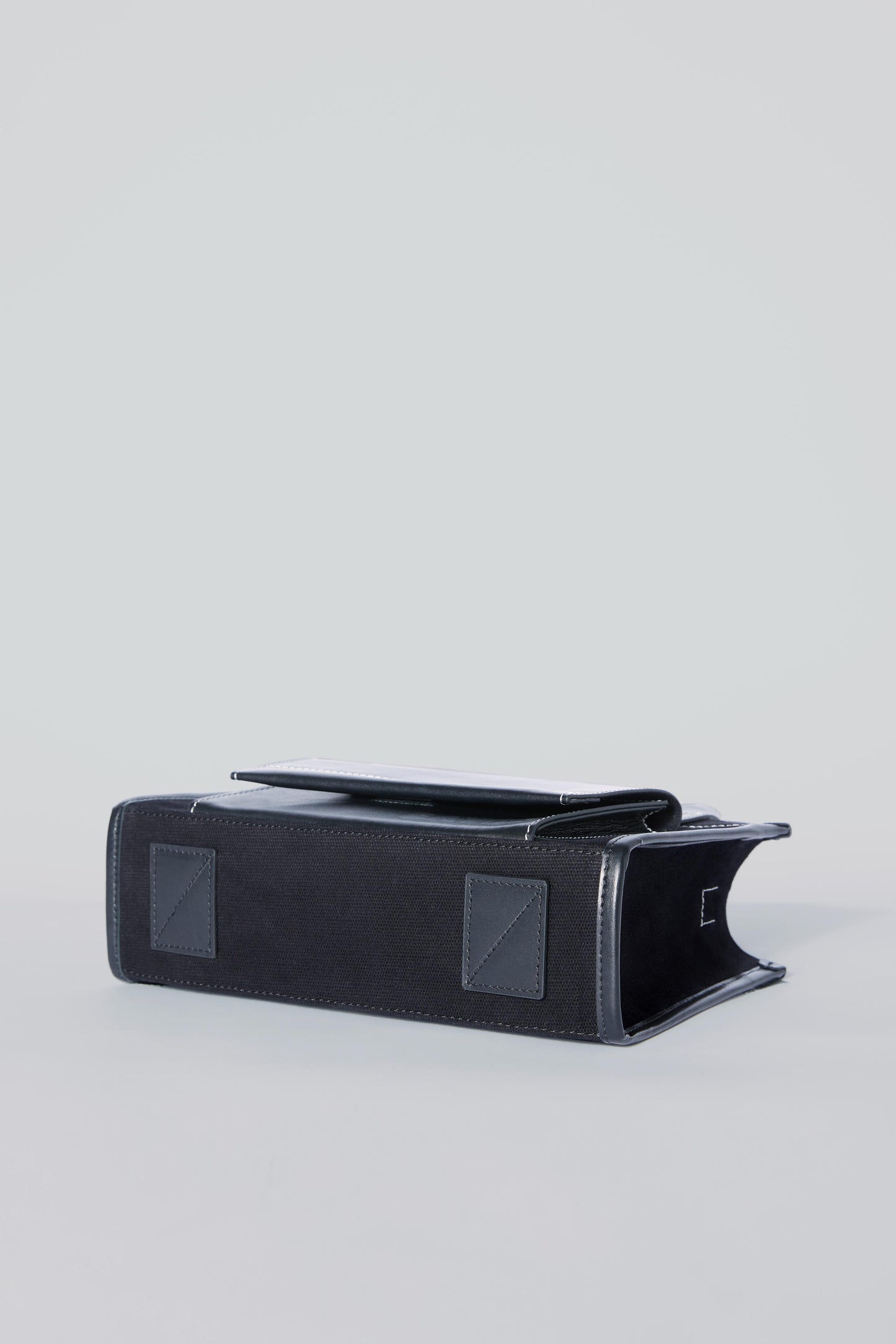 STITCHED POCKET MINI TOTE BAG IN BLACK