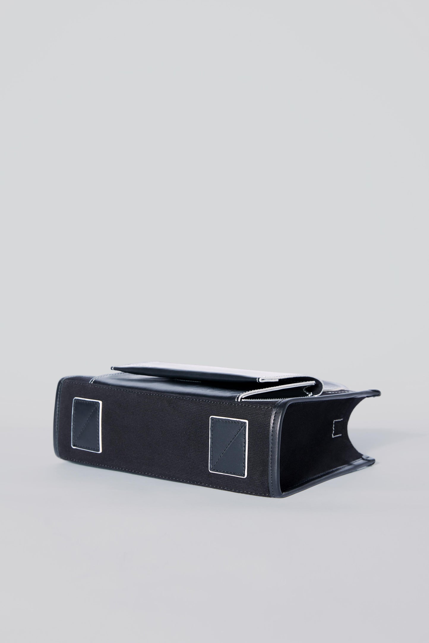 STITCHED POCKET MINI TOTE BAG IN BLACK WITH OFF-WHITE EDGES