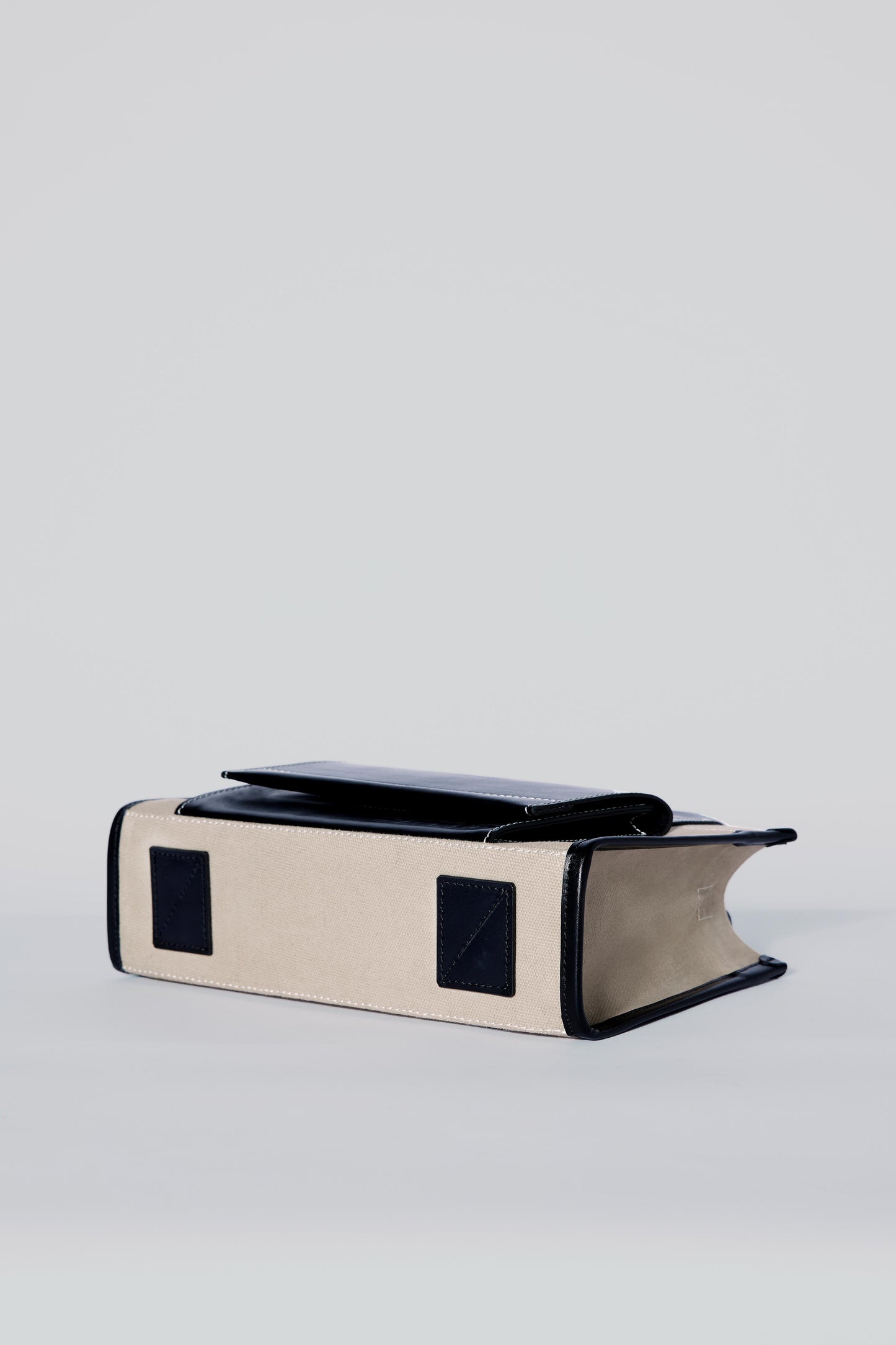 STITCHED POCKET MINI TOTE IN BEIGE AND BLACK