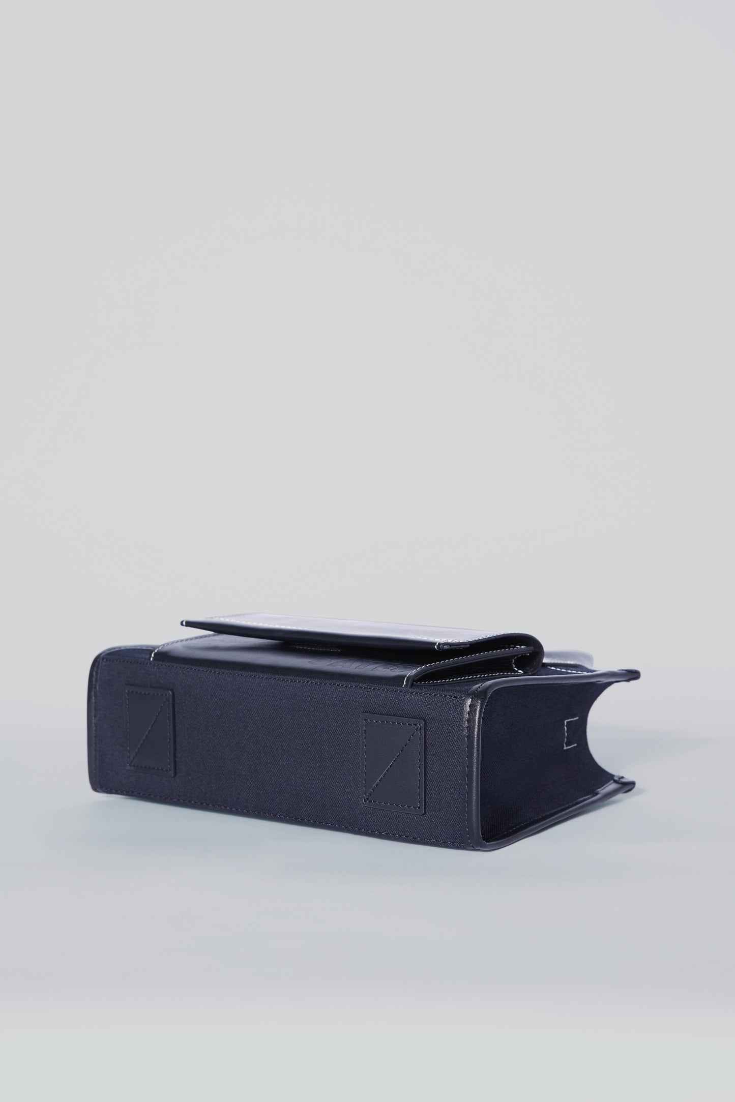 STITCHED POCKET MINI TOTE BAG IN NAVY AND BLACK