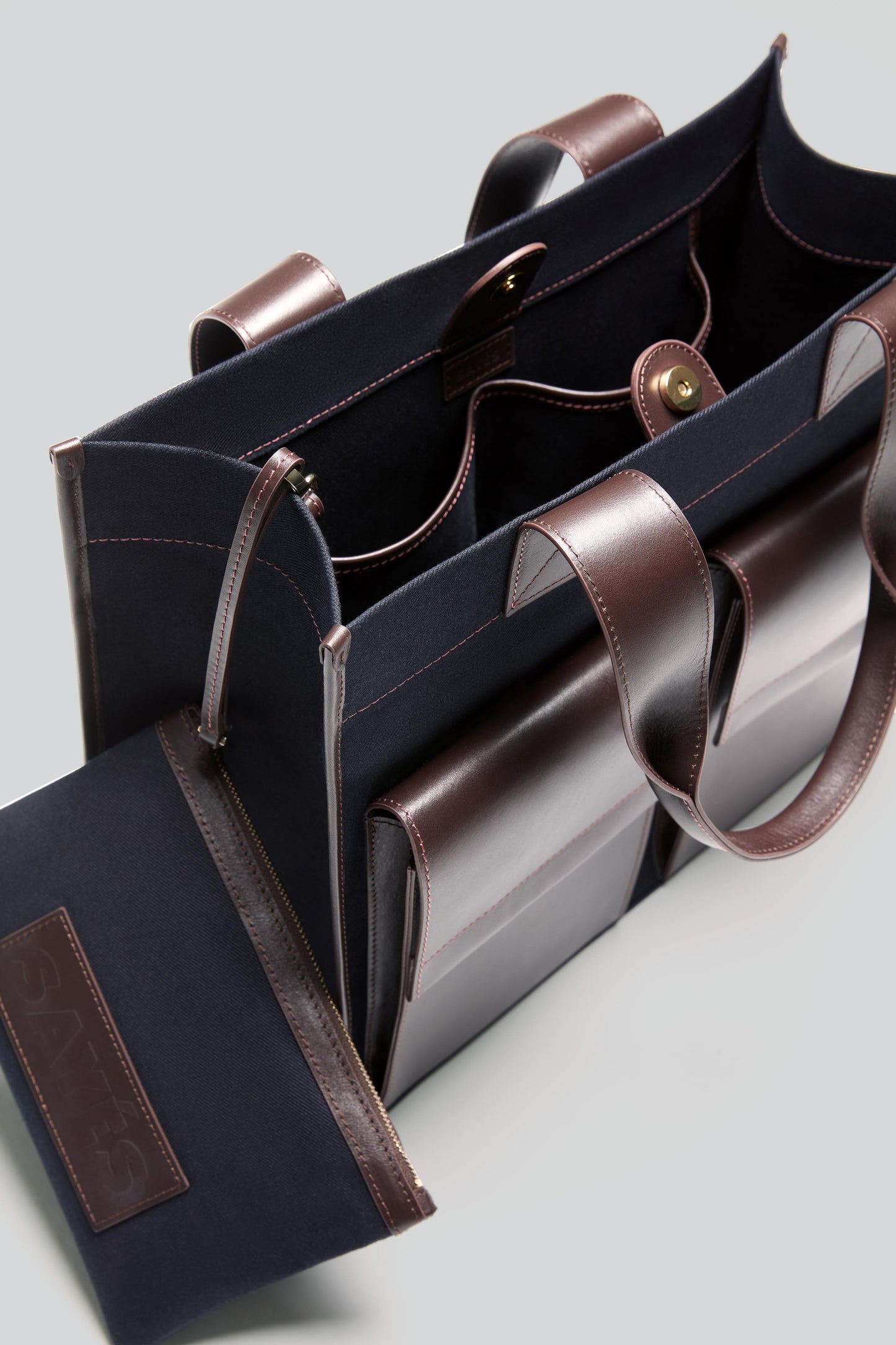 STITCHED POCKET MAXI TOTE IN NAVY AND BROWN