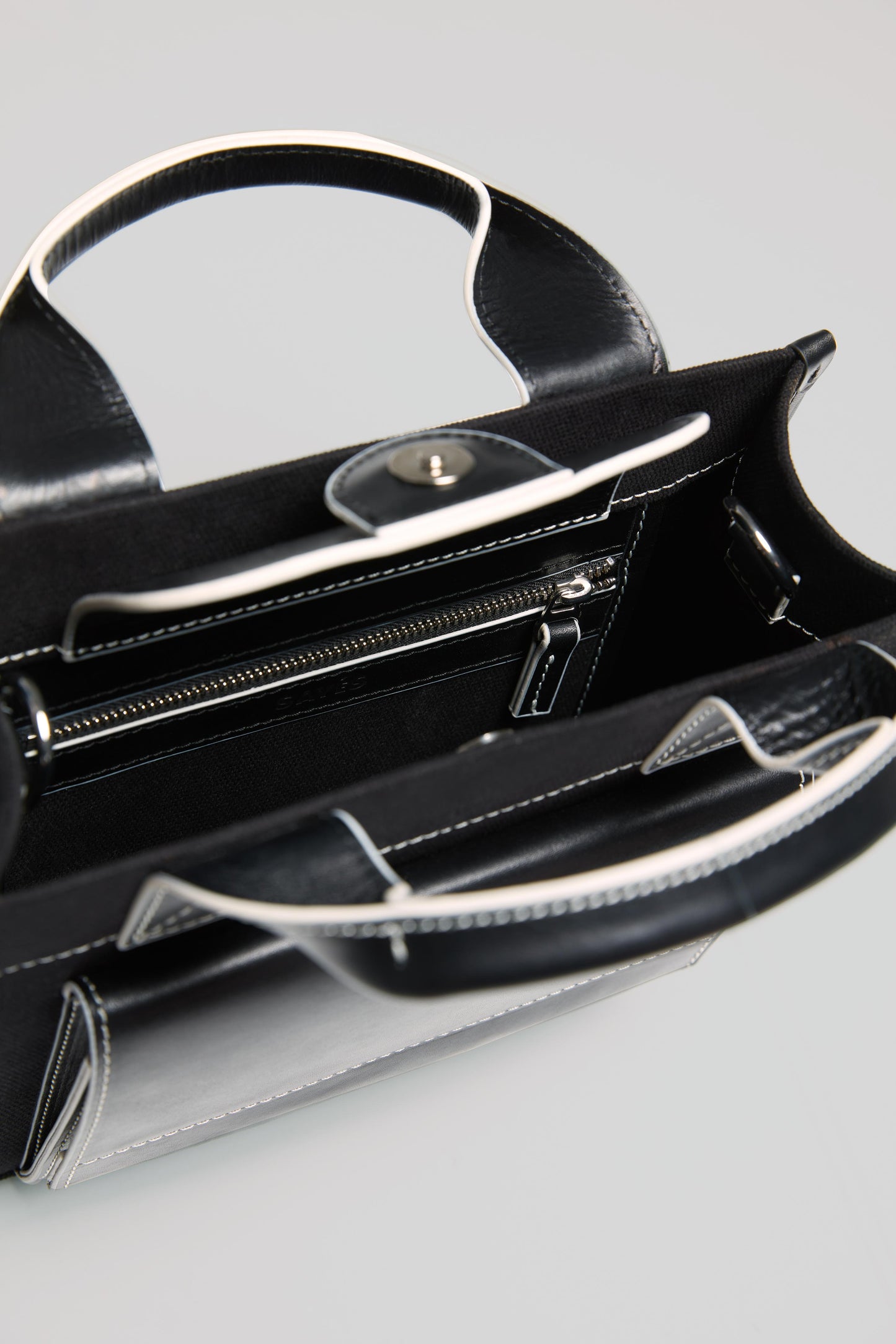STITCHED POCKET MINI TOTE BAG IN BLACK WITH OFF-WHITE EDGES