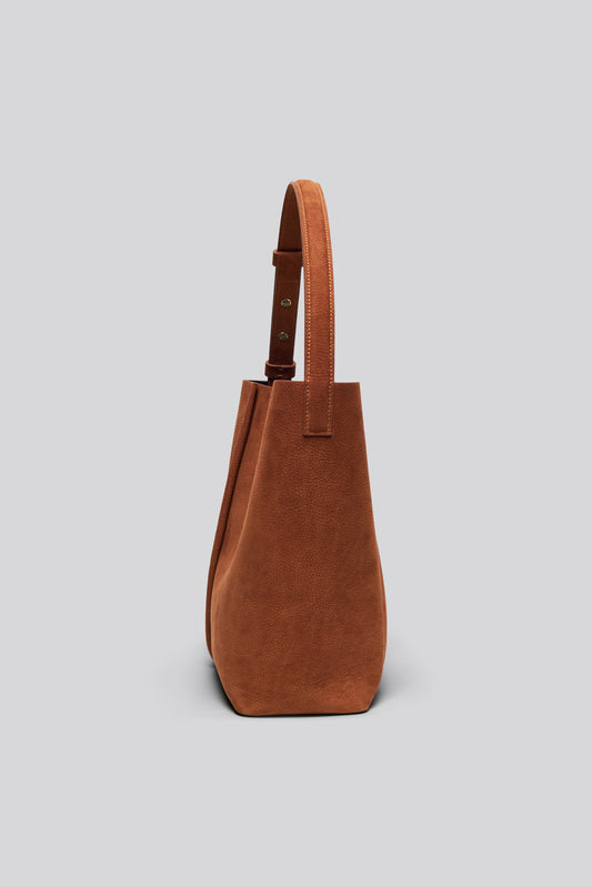 THE MEDIUM TOTE PLISSÉ TOFFEE NUBUCK