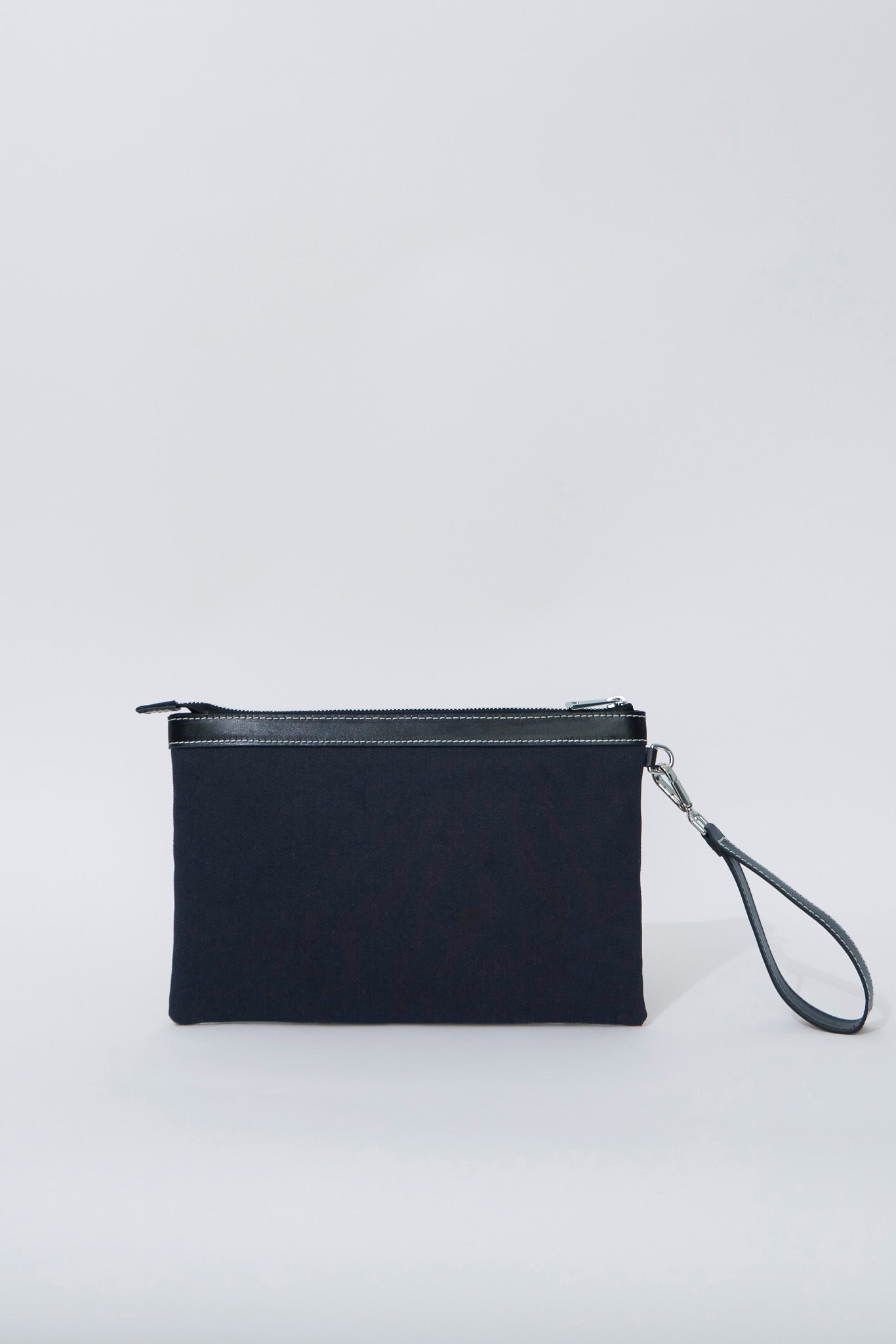STITCHED CLUTCH IN NAVY AND BLACK