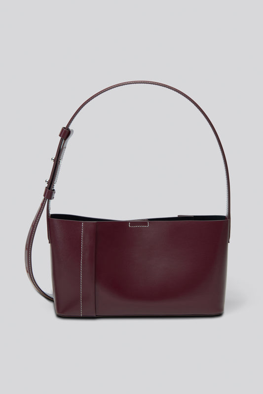 THE TOTE PLISSÉ EAST-WEST BURGUNDY