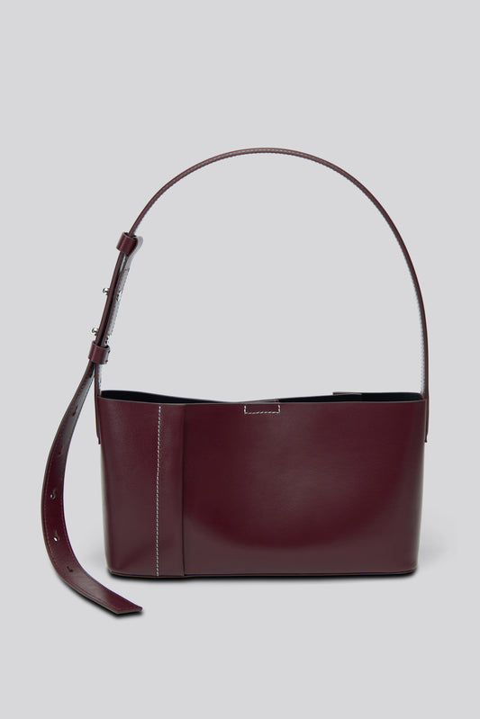 THE TOTE PLISSÉ EAST-WEST BURGUNDY