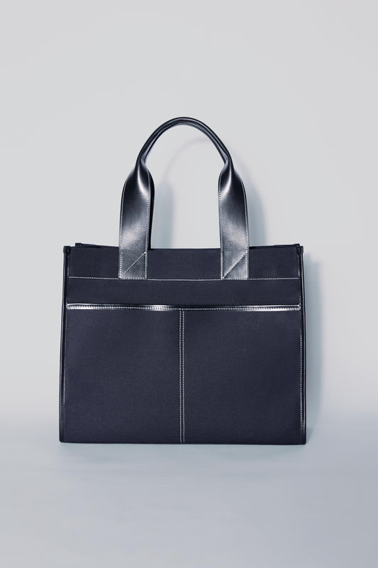 STITCHED POCKET MAXI TOTE BAG IN NAVY AND BLACK
