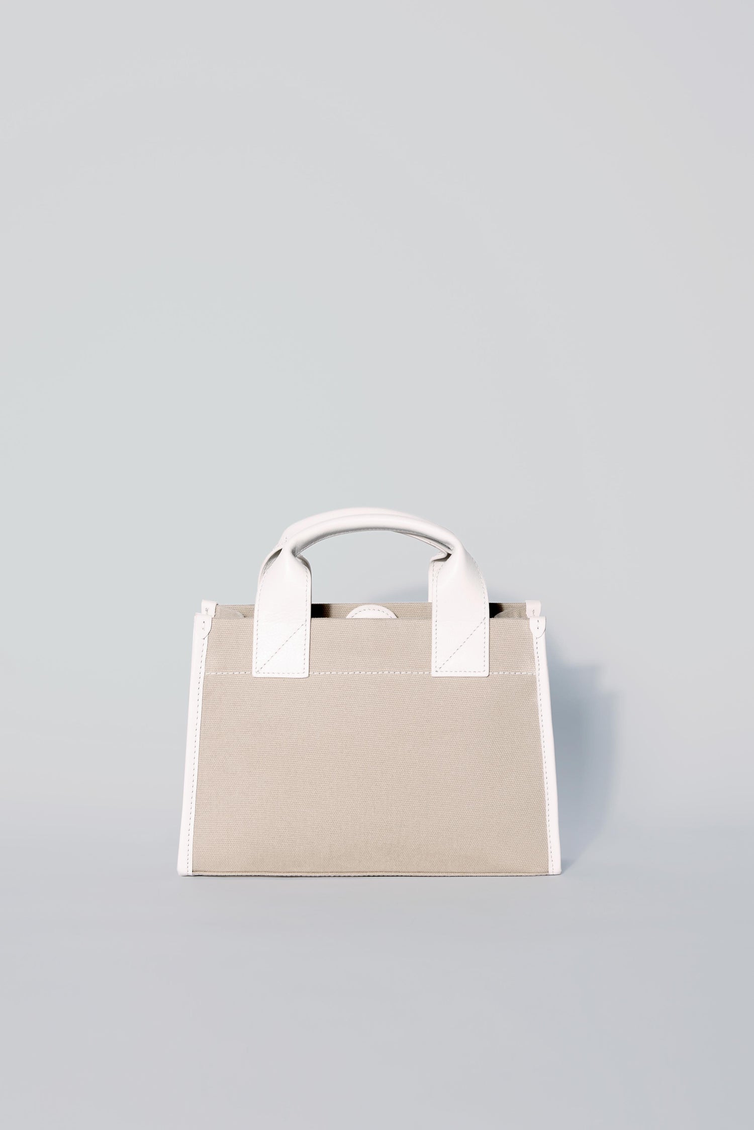 STITCHED POCKET MINI TOTE BAG IN BEIGE AND OFF-WHITE – SAYÉS